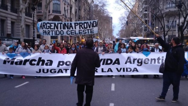 El 8A el Partido Celeste marchó al Congreso